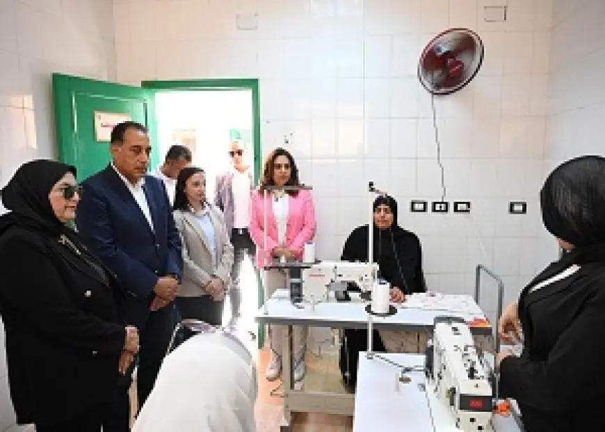 خلال زيارته بالبحيرة.. رئيس الوزراء يتفقد قافلة خدمية لمواطني زاوية صقر في أبوالمطامير