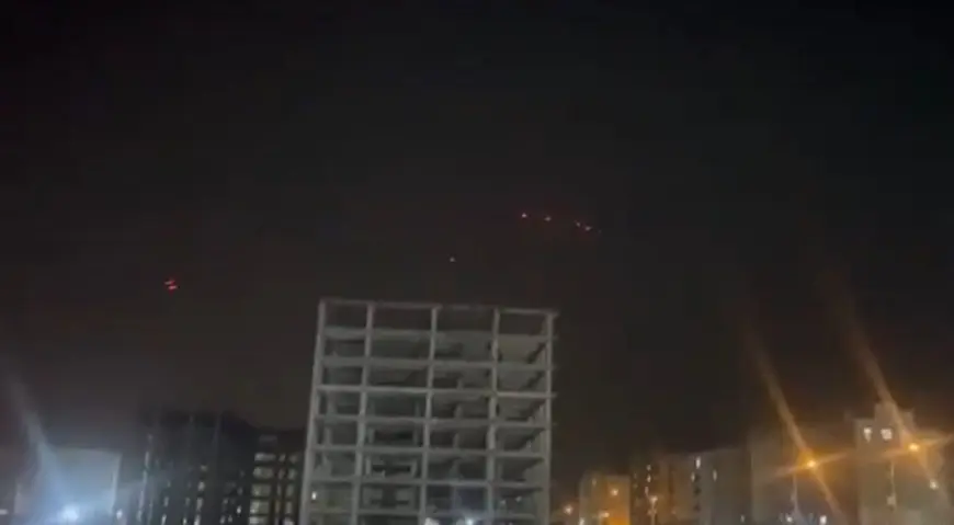 فيديو.. تفعيل دفاعات جوية إيرانية فوق مدينة بندر عباس لاعتراض هجمات إسرائيلية