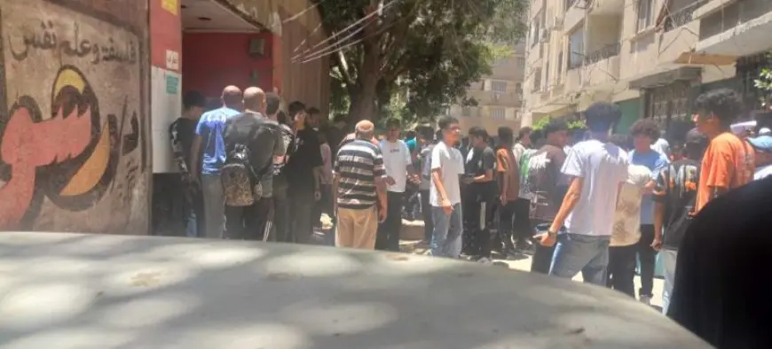 التربية الوطنية والدين يرسمان الفرحة على وجوه طلاب الثانوية العامة أمام مدارس عين شمس