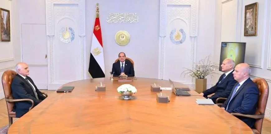 السيسي يطلق مبادرة مصر معاكم.. ويوجه بتوسيع مظلة دعم أسر الشهداء والمصابين