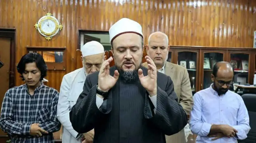 إقامة صلاة الغائب في كلية أصول الدين بالقاهرة تخفيفا عن طالب إندونيسي فقد والده قبيل الامتحان