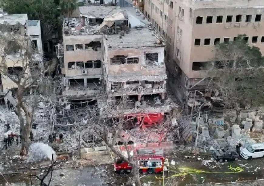 إعلام عبري: مقتل 4 إسرائيليين جراء إصابة مباشرة بصاروخ إيراني في بيتح تكفا