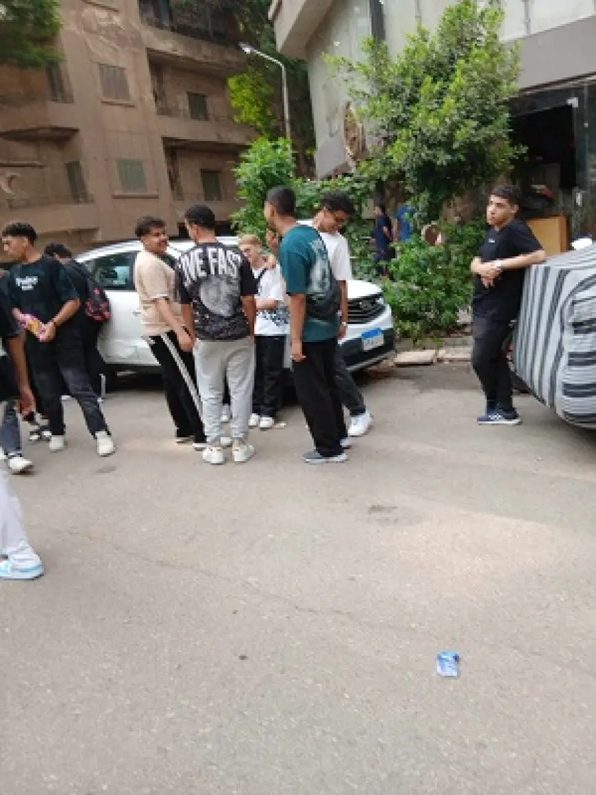ممنوع الهواتف المحمولة والساعات الذكية.. تفتيش طلاب الثانوية العامة بفيصل قبل دخول امتحان المادة الأجنبية الثانية
