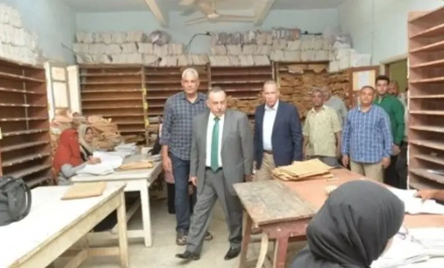 محافظ أسيوط يتفقد أعمال لجنة النظام وإجراءات تصحيح ورصد الدرجات للشهادة الإعدادية