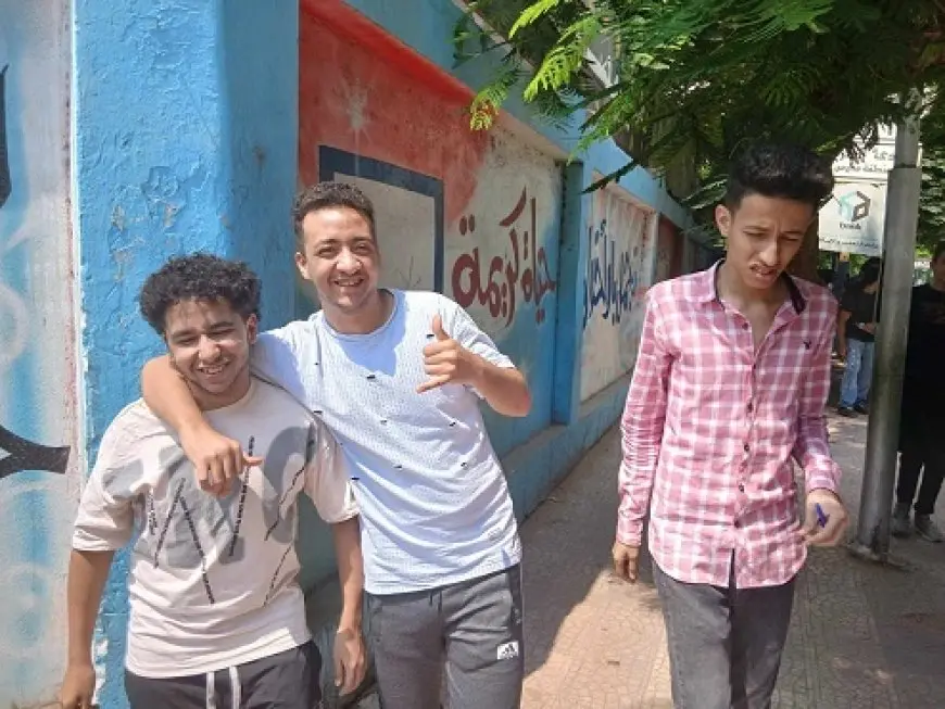 طلاب الثانوية العامة بـ6 أكتوبر: امتحان اللغة الفرنسية والألمانية أسهل من السنوات السابقة