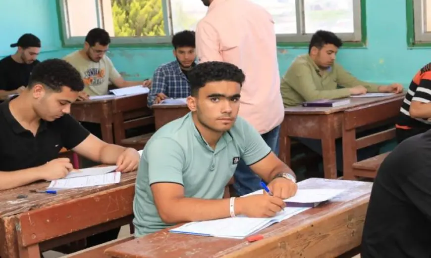 طلاب الثانوية بالشرقية: امتحان الألماني سهل.. والمراقبون سببوا توترا داخل اللجان