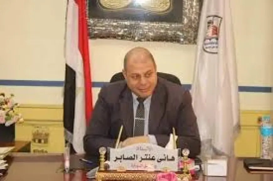بعد إصابتهم في حادث تصادم.. وكيل تعليم قنا يطمئن على الحالة الصحية لمراقبي الثانوية العامة