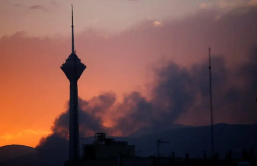 إيران تصدر تحذيرا لإخلاء مقرات قنوات إسرائيلية ردا على العدوان على مبنى الإذاعة الإيرانية