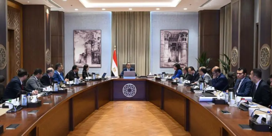 مدبولي يتابع الموقف التنفيذي لمشروعي تطوير ميناء الصيد برشيد ونبع الحمراء بوادي النطرون