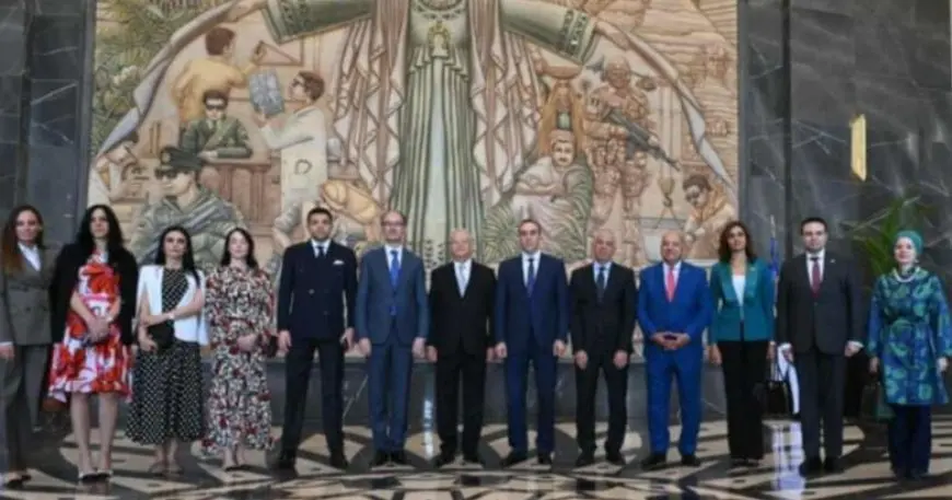 رئيس مجلس النواب يستقبل رئيس وزراء صربيا ويؤكد على تعزيز التنسيق في ظل التحديات الدولية