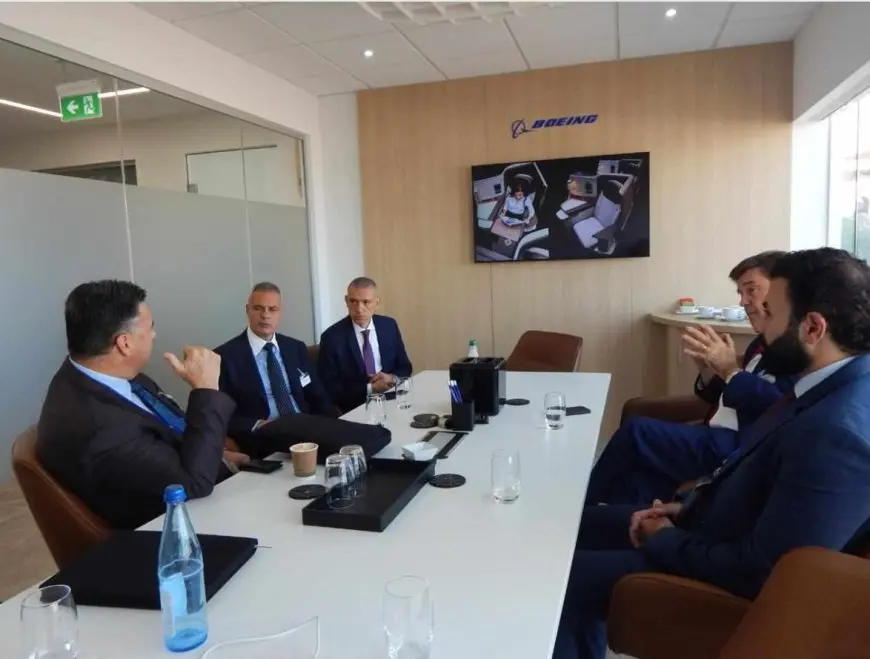 خلال معرض باريس.. مصر للطيران تبحث مع مسئولي شركة Boeing الجدول الزمني لاستلام 18 طائرة في 2026