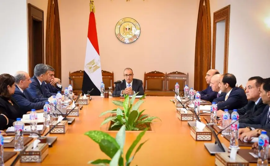 وزير الخارجية يعقد اجتماعا مع قيادات وأعضاء مركز القاهرة الدولي لتسوية النزاعات وحفظ وبناء السلام