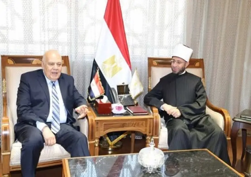 وزير الأوقاف يطالب أمين اتحاد الجامعات العربية بضم جامعة نور مبارك إلى عضوية الاتحاد