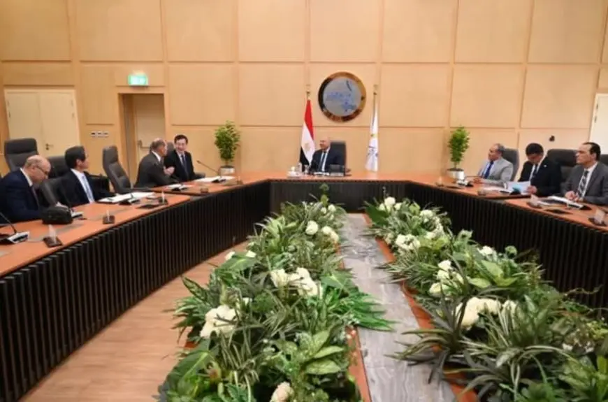 وزير الصناعة والنقل يبحث مع الرئيس التنفيذي لميتسوبيشي اليابانية التعاون في مجال المترو