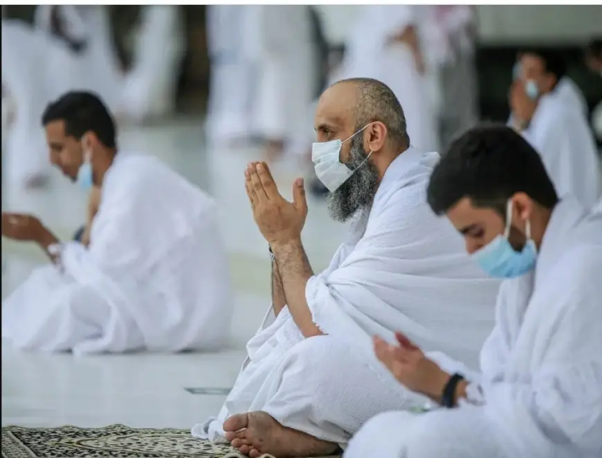 شئون الحرمين تدعو المعتمرين إلى إرتداء الكمامة للحفاظ على سلامتهم