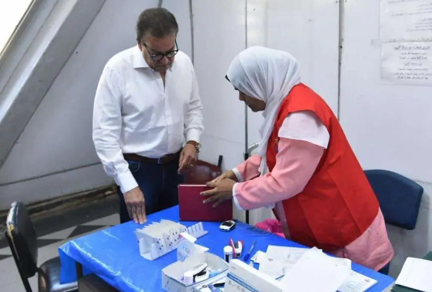 وزير الصحة يتفقد المركز الصحي الحضري بصقر قريش ويوجه بمراجعة التشطيبات النهائية غير الطبية ويشيد بانتظام العمل وصرف مكافأة للعاملين