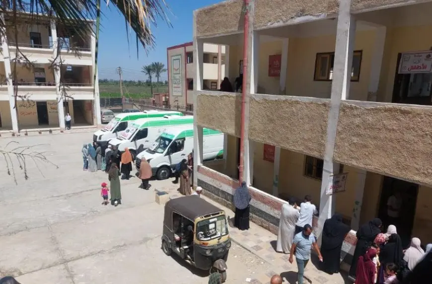 صحة دمياط: فحص 1112 حالة ضمن قافلة طبية مجانا