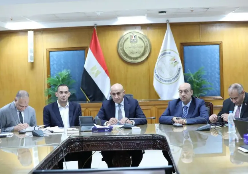 وزير التعليم يتابع امتحان اللغة العربية من غرفة عمليات الوزارة