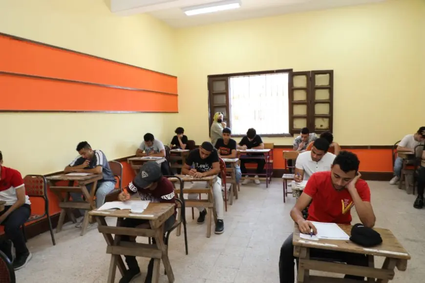 تباين آراء طلاب الثانوية بالإسكندرية حول امتحان اللغة العربية.. وإجماع على صعوبة النحو