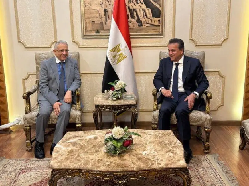 وزير الصحة يستقبل نظيره التونسي بمطار القاهرة الدولي