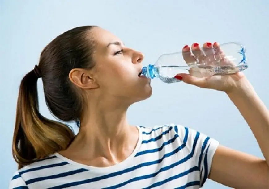 الجفاف يرهق جسدك دون أن تشعر.. كيف تعود نفسك على شرب الماء بانتظام؟
