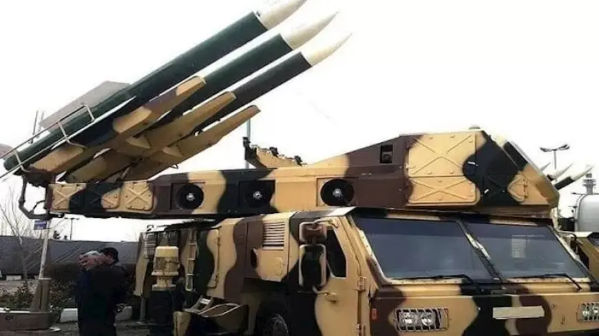 إعلام إيراني: نظام الدفاع الجوي يعترض “أهدافًا معادية” فوق طهران