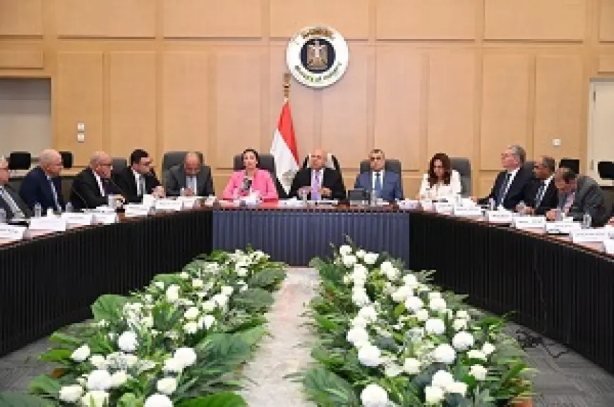 وزير الصناعة: تشكيل لجنة مصغرة تضم الجهات المعنية للتصدي لمحاولات التهرب الجمركي