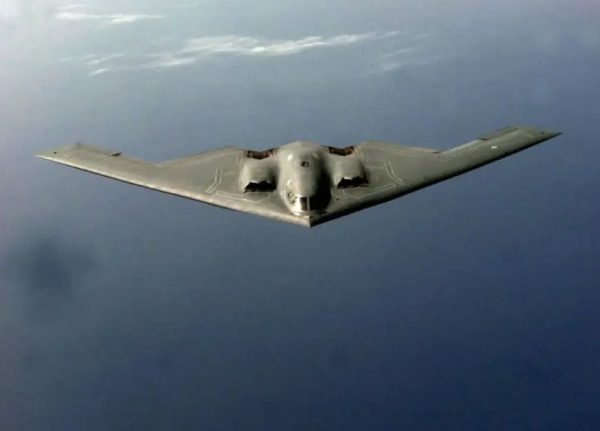 واشنطن بوست: قاذفات B-2 الأمريكية تعبر المحيط الهادئ بينما يدرس ترامب توجيه ضربات لإيران