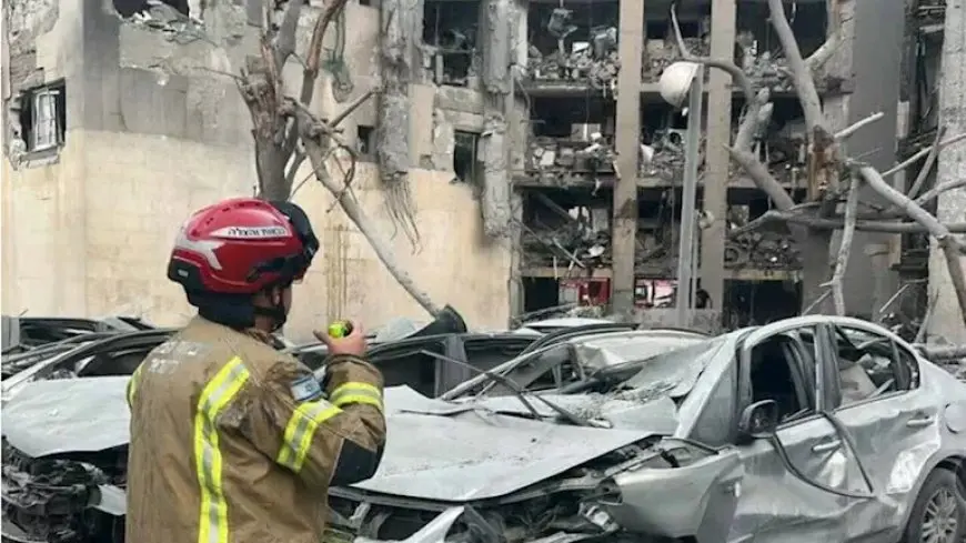 قتلى ودمار واسع في إسرائيل بعد 6 موجات صاروخية إيرانية- صور