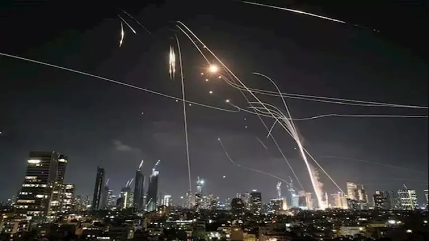 بعد إعلان وقف إطلاق النار.. إسرائيل تزعم رصد “دفعة صاروخية قادمة” من إيران