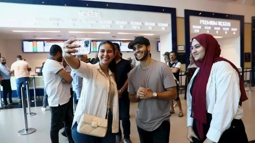 بالصور| مينا مسعود يشاهد “في عز الضهر” مع الجمهور بالقاهرة