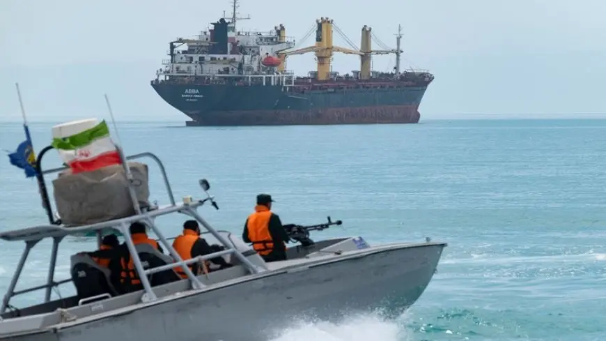 رويترز: البرلمان الإيراني يوافق على إغلاق مضيق هرمز