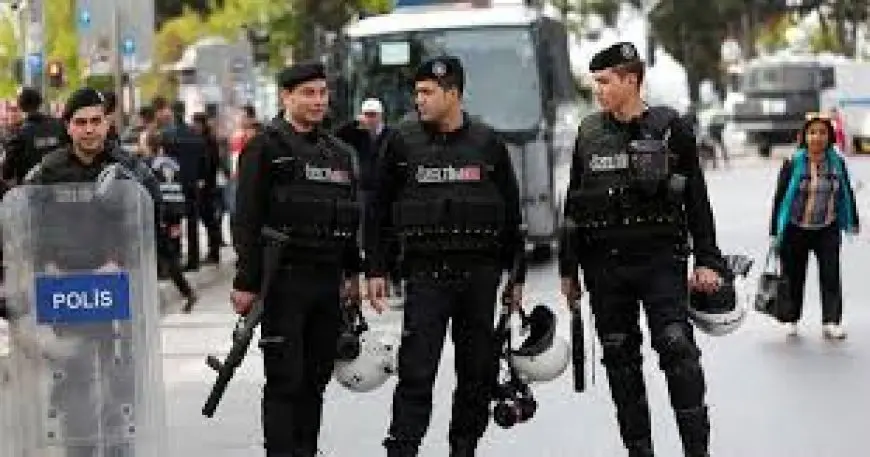 السلطات التركية تحتجز صحفيا بارزا بتهمة تهديده لأردوغان