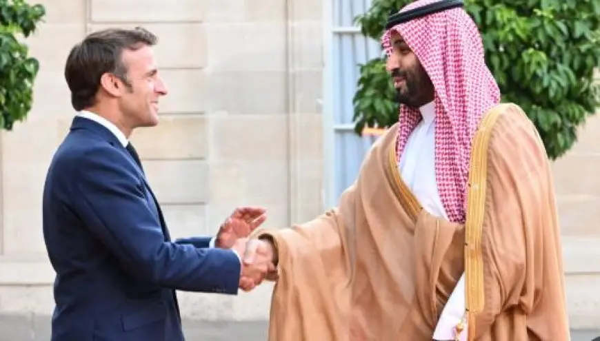 محمد بن سلمان وماكرون يبحثان الهجوم الأمريكي الإسرائيلي على إيران