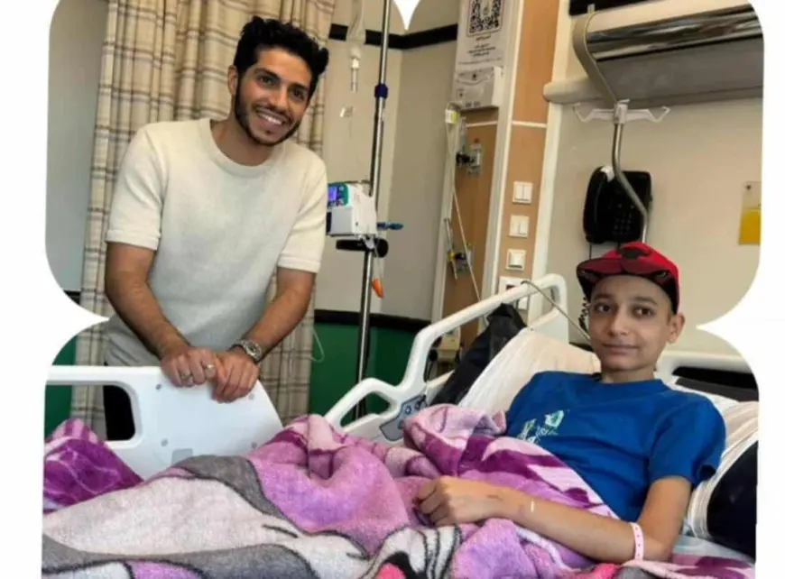 مينا مسعود يزور مستشفى 57357 لدعم الأطفال المصابين بالسرطان