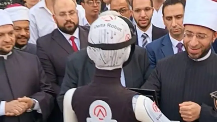 احتفالية العام الهجري الجديد بمسجد الحسين.. روبوتات وفيلم تسجيلي ونظارات VR في استقبال وزير الأوقاف