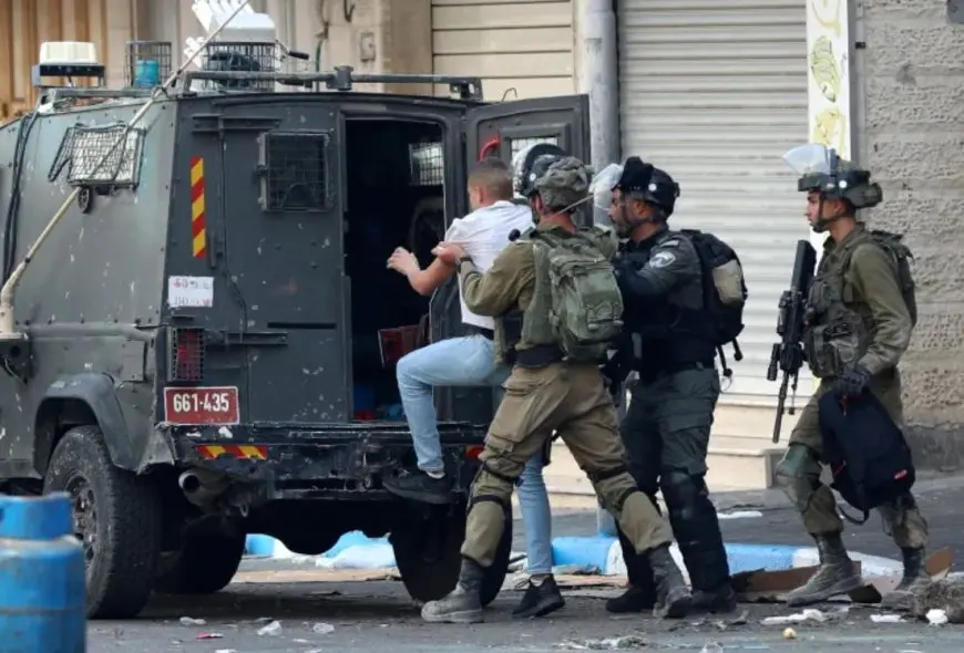 جيش الاحتلال الإسرائيلي يعتقل أكثر من 20 فلسطينيا في مداهمات بالضفة الغربية