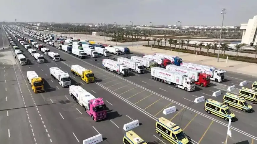 دخول أول قافلة مساعدات لغزة منذ مارس بتأمين من العشائر الفلسطينية