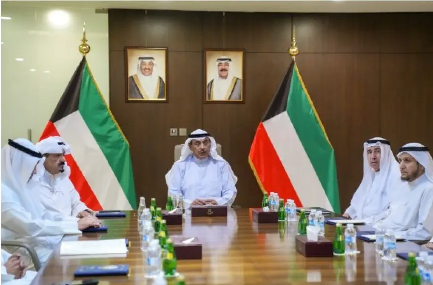 أمير الكويت يترأس اجتماعا لمجلس الدفاع الأعلى
