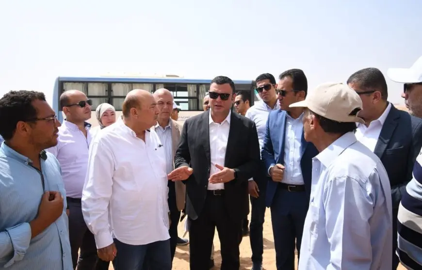 وزير الإسكان يوجه بسرعة تنفيذ الطرق بالمنطقة الصناعية A1 في العاشر من رمضان