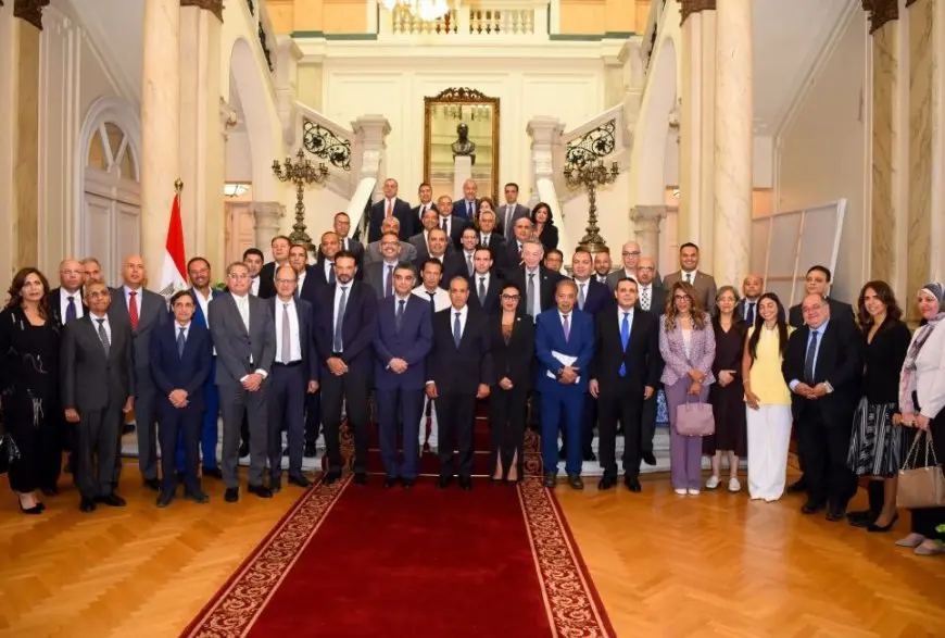 وزير الخارجية يشارك في المائدة المستديرة الأولى لدعم القطاع الخاص وزيادة الصادرات المصرية