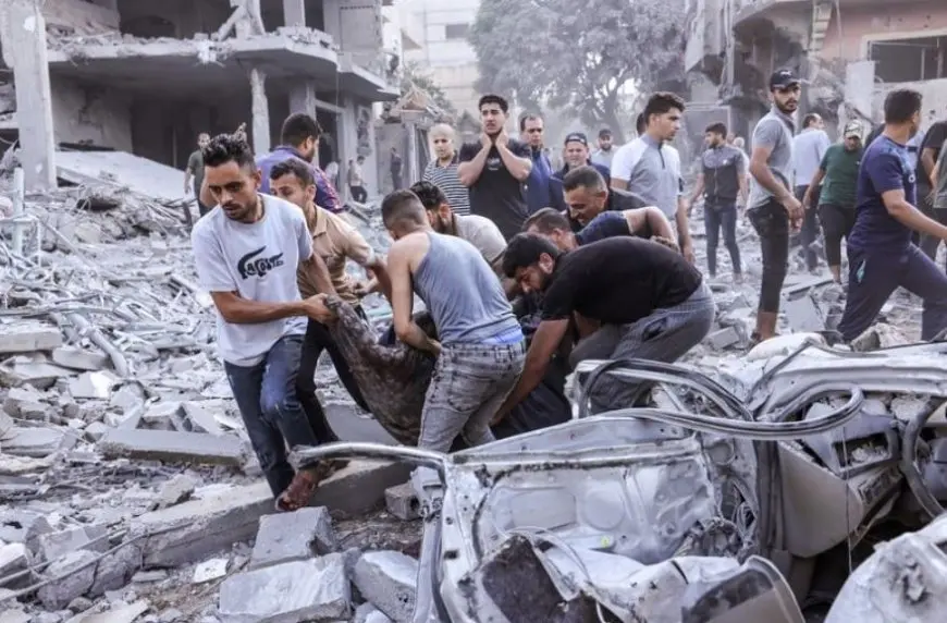 مجزرة جديدة في غزة.. الاحتلال يقتل 19 فلسطينيا في قصف استهدف مدنيين ومركز إغاثة