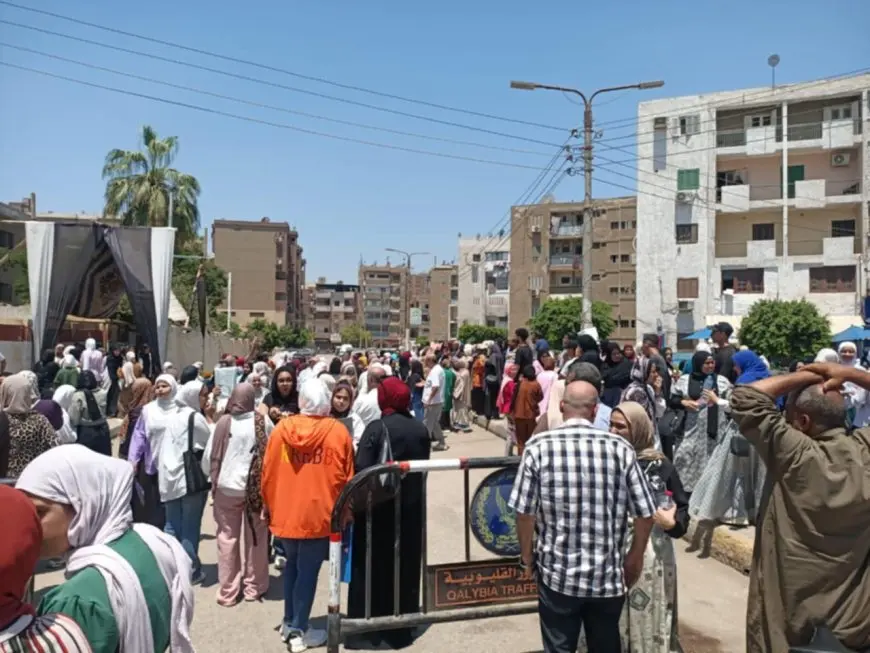طالبات القليوبية: امتحان الإنجليزي في متناول الجميع رغم صعوبة القطعة