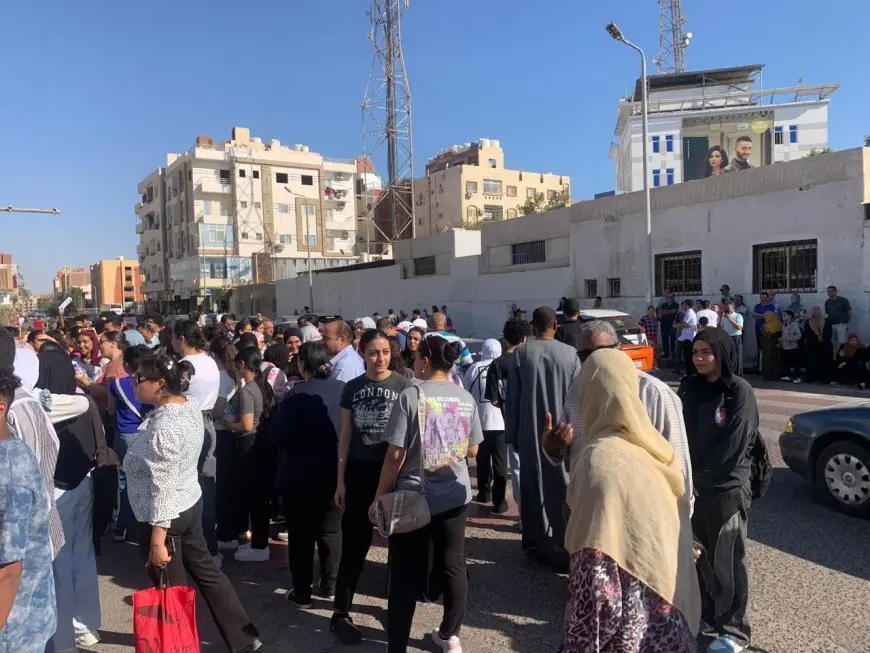 طلاب ثانوية البحر الأحمر يشيدون بسهولة امتحان الإنجليزي: زي الفل