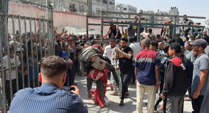 10 شهداء بينهم 6 من منتظري المساعدات شمال رفح الفلسطينية
