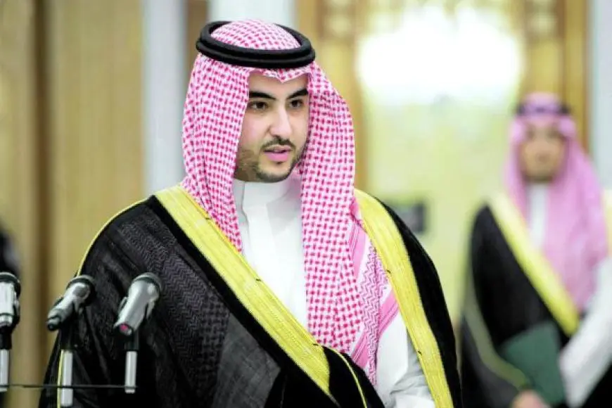 بن سلمان ورئيس الأركان الإيراني يبحثان التعاون الدفاعي وجهود حفظ الأمن بالمنطقة