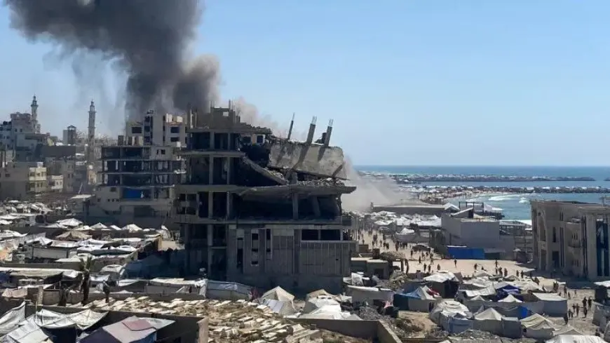 خلفت 39 شهيدًا.. مشاهد من مجزرة الاحتلال على استراحة بشاطئ غزة (فيديو-صور)