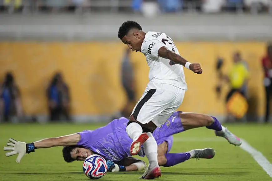 رقم قياسي لبونو بعد تألقه في مباراة الهلال ومانشستر سيتي