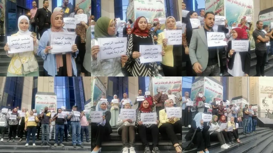 وقفة احتجاحية للصحفيين المؤقتين بالصحف القومية على سلالم للنقابة للمطالبة بتعيينهم