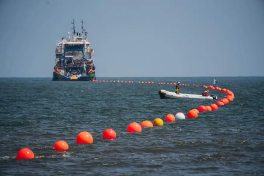 المصرية للاتصالات تنتهي من عمليات الإنزال ومسارات العبور الخاصة بالكابل البحري SEA-ME-WE-6 في مصر